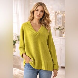 Jones New York Sport 100% Lambswool V-Neck Sweater – Size Large (Fits L/XL)